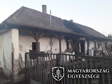 Tető leégett logó