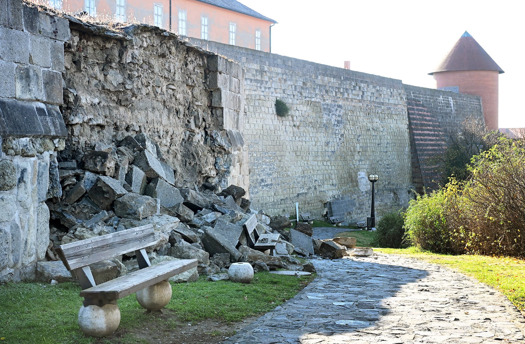 577442912 895213280332803 2566563378447859353 n