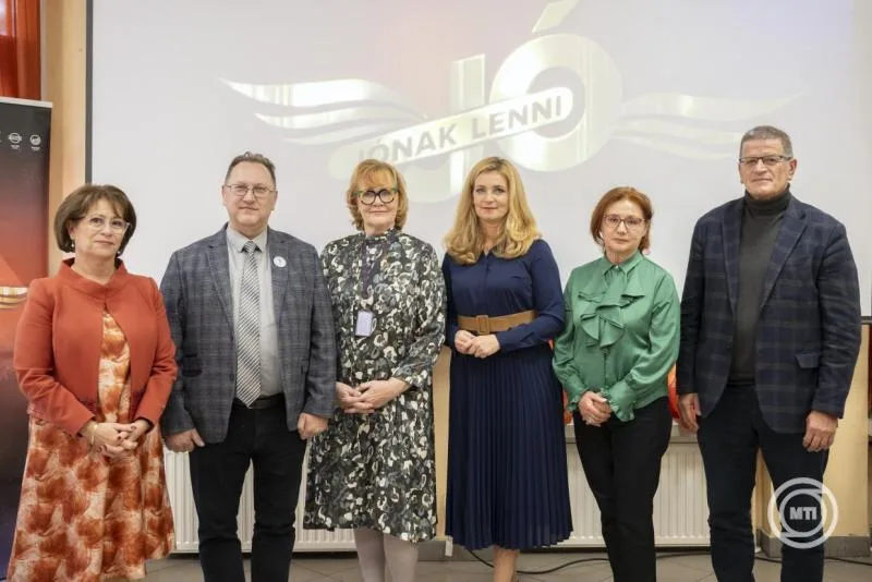 Eselyunk.hu a jonak lenni jo kampany iden a karpataljai gyermekeket segiti dszzs20251030050 jpg