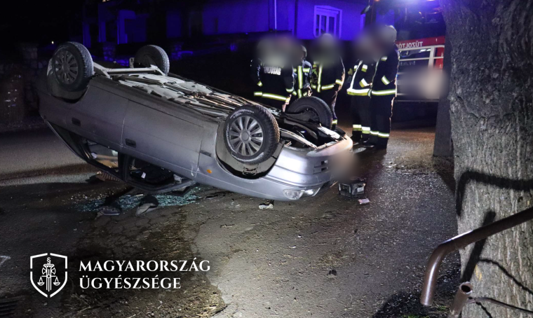 Ittasan felborult a kocsival