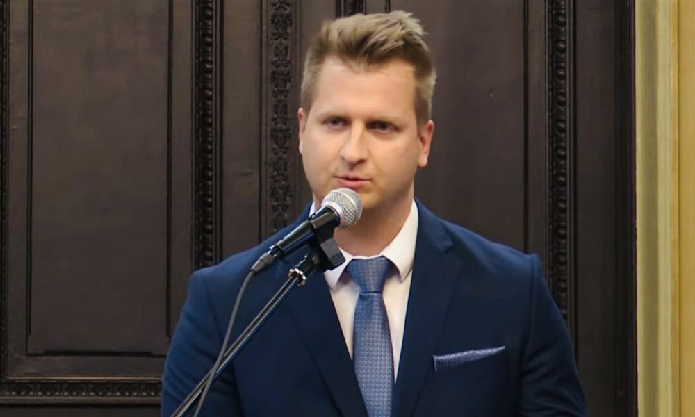 5317e1ef 14d7 4f15 9e4b f3e3cdc03ae8