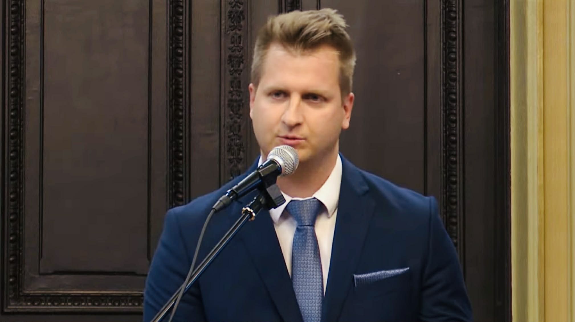 5317e1ef 14d7 4f15 9e4b f3e3cdc03ae8