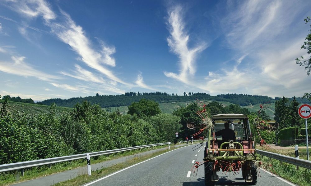Traktor kozlekedes